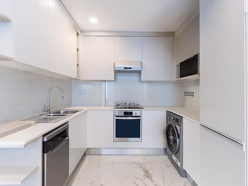 Luxurious 2BHK Apartment for Sale in Lusail Marina | High Floor | Fully Furnished | 5-Year Payment Plan - Photo 3