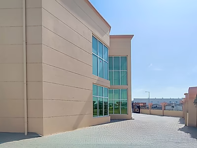 PRIME LOCATION || BRAND NEW WAREHOUSE || OFFICES || SHOWROOM || ROOMS || GARAGE LICENSE