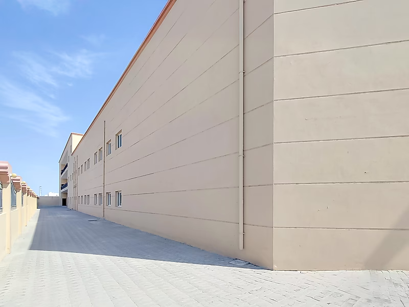 PRIME LOCATION || BRAND NEW WAREHOUSE || OFFICES || SHOWROOM || ROOMS || GARAGE LICENSE - Photo 1