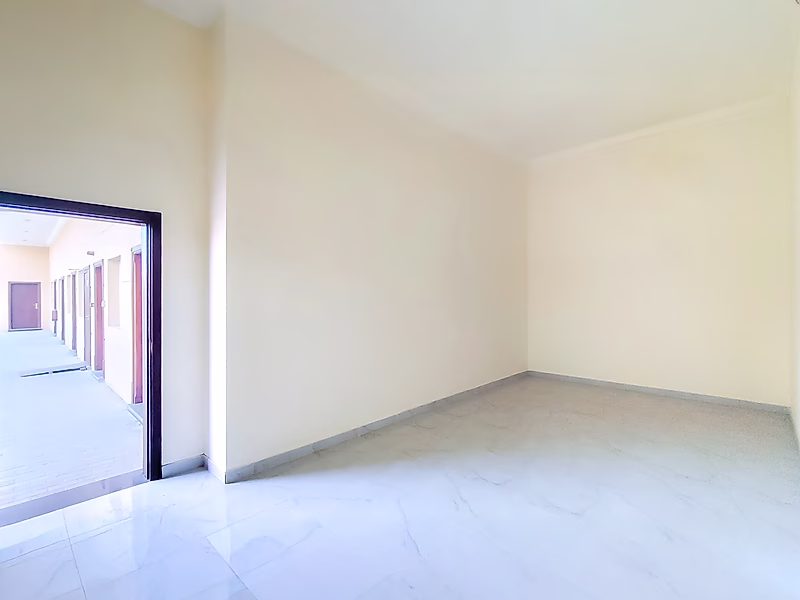 PRIME LOCATION || BRAND NEW WAREHOUSE || OFFICES || SHOWROOM || ROOMS || GARAGE LICENSE - Photo 9