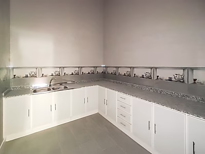 PRIME LOCATION || BRAND NEW WAREHOUSE || OFFICES || SHOWROOM || ROOMS || GARAGE LICENSE