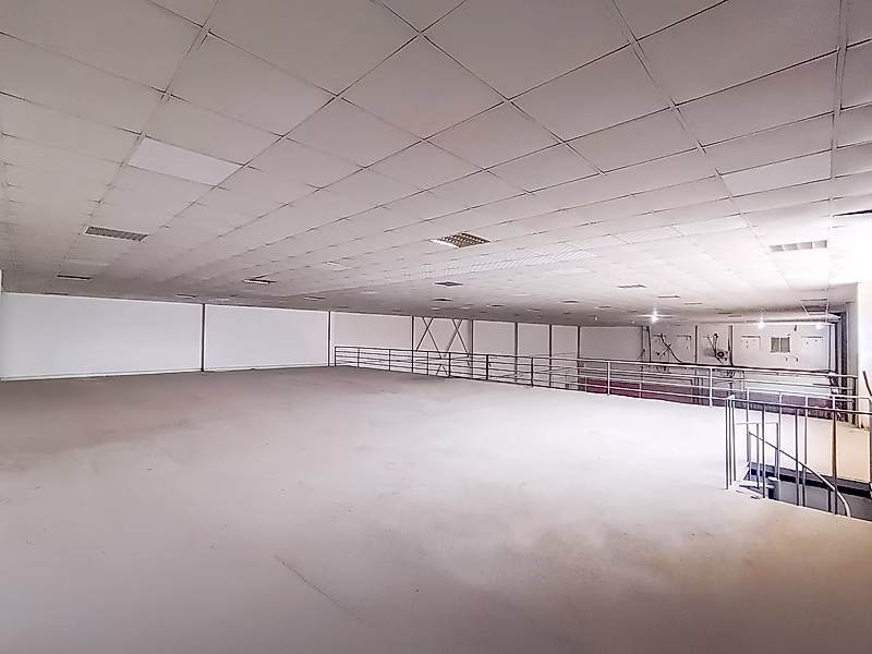 1,850 SQM WAREHOUSE FOR RENT IN NEW INDUSTRIAL - Photo 3