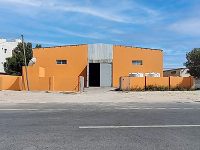 Labour Camp and Warehouse for Sale in Prime Industrial Area