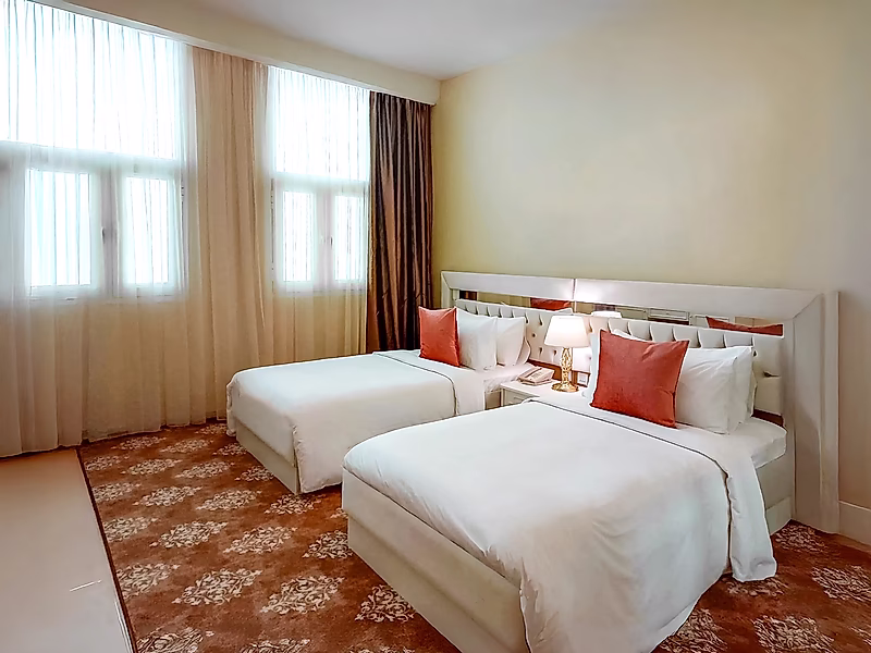 Tradition Meets Comfort | Furnished 3BR Townhouse - Photo 7