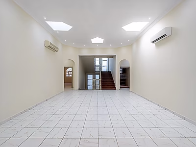 Spacious Standalone Villa for Rent – Prime Location in Onaiza