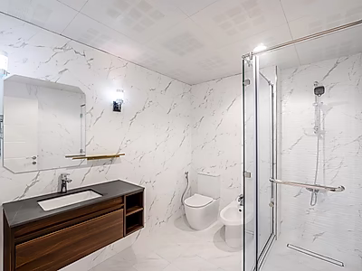 Stylish Fully Renovated 2-Bedroom Apartment | Full Marina View | Title Deed Ready