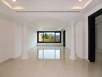 FULL MARINA | RENOVATED 2 BEDROOM TOWNHOUSE | PORTO