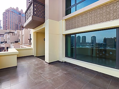 FULL MARINA | RENOVATED 2 BEDROOM TOWNHOUSE | PORTO