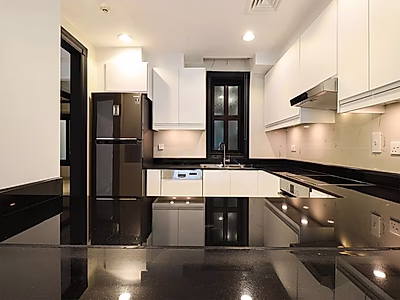 FULL MARINA | RENOVATED 2 BEDROOM TOWNHOUSE | PORTO