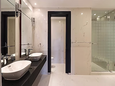FULL MARINA | RENOVATED 2 BEDROOM TOWNHOUSE | PORTO