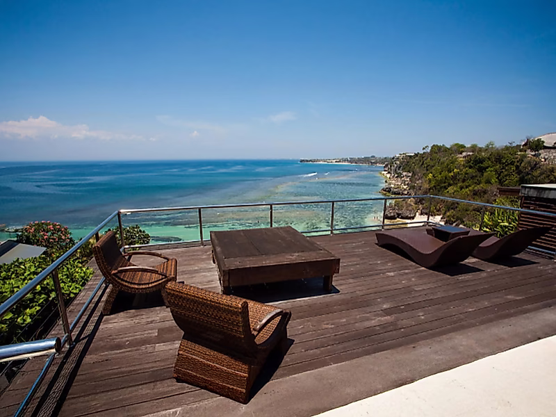 Luxury Beachfront Villa in Bali  Direct Ocean Access | Panoramic Sea Views | Timeless Tropical Elegance - Photo 1