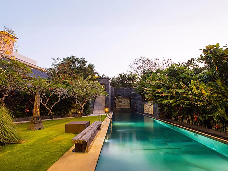 Luxury Beachfront Villa in Bali  Direct Ocean Access | Panoramic Sea Views | Timeless Tropical Elegance - Photo 2