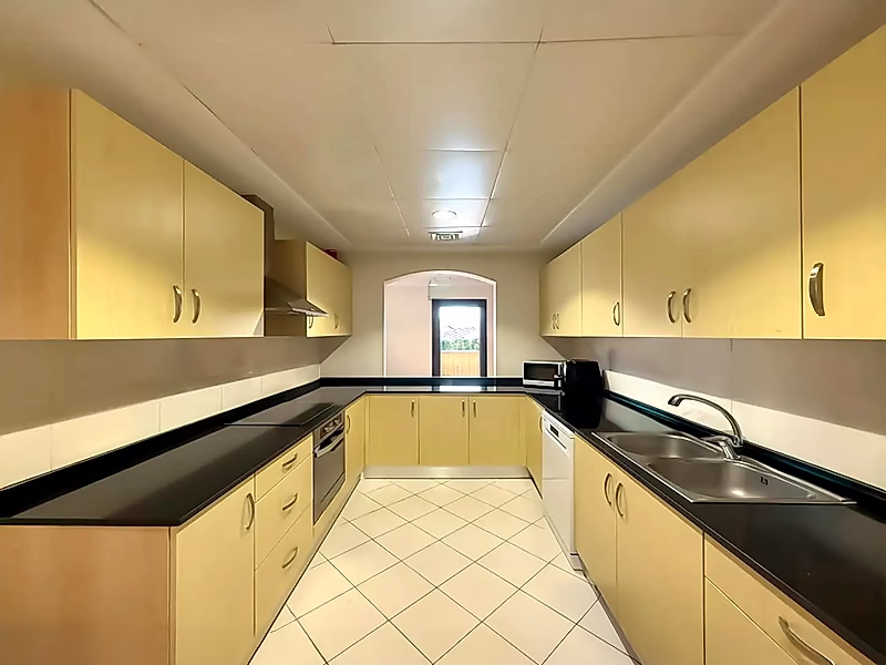 TENANTED 2BR APARTMENT IN PORTO ARABIA FOR SALE - Photo 4