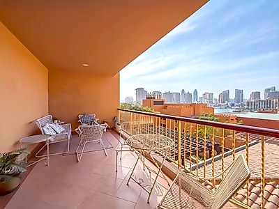 STUNNING 2-BR APARTMENT IN PORTO ARABIA