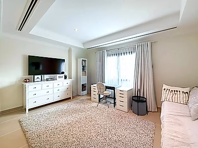 STUNNING 2-BR APARTMENT IN PORTO ARABIA