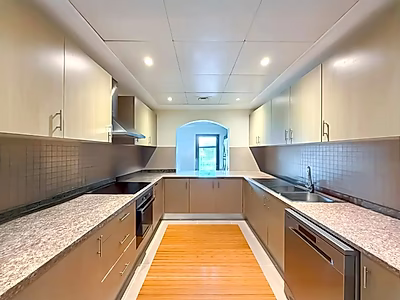 STUNNING 2-BR APARTMENT IN PORTO ARABIA