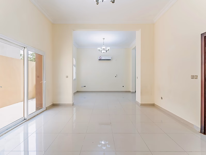 4BR Semi Furnished Villa in a Family Friendly Compound - Photo 4