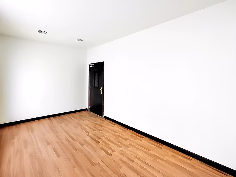 Modern Office Space Available for Rent on Salwa Road – Prime Location, Covered Parking, and Flexible Terms - Photo 8