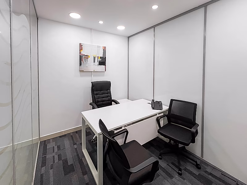 Prime Office in Umm Ghuwailina – Ready to Use! - Photo 1