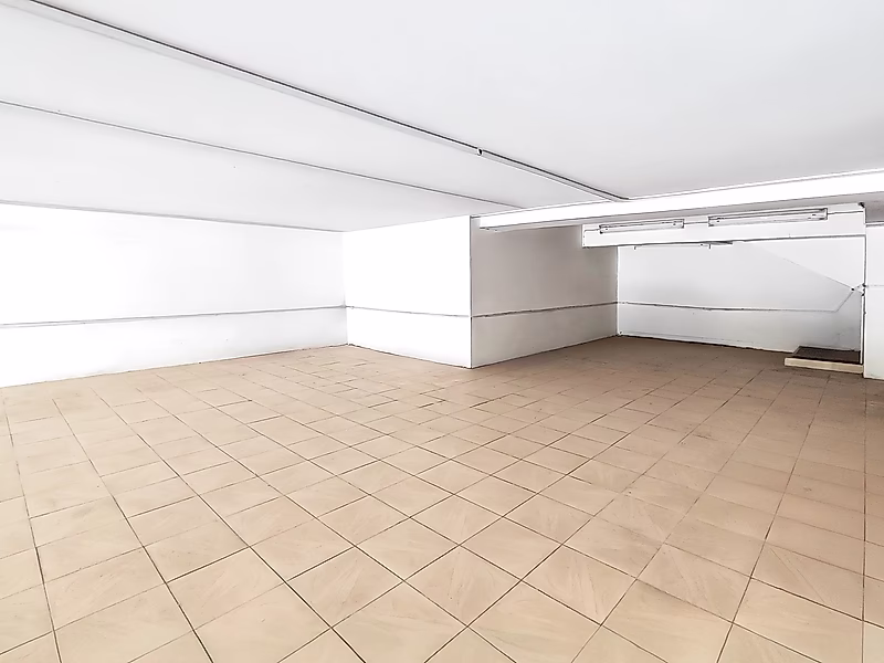 Prime Retail Shop Available on Salwa Road – Ideal for Your Growing Business - Photo 5