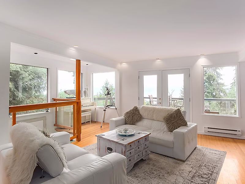 Exclusive 5BR Oceanfront Living in Vancouver, Canada - Photo 4