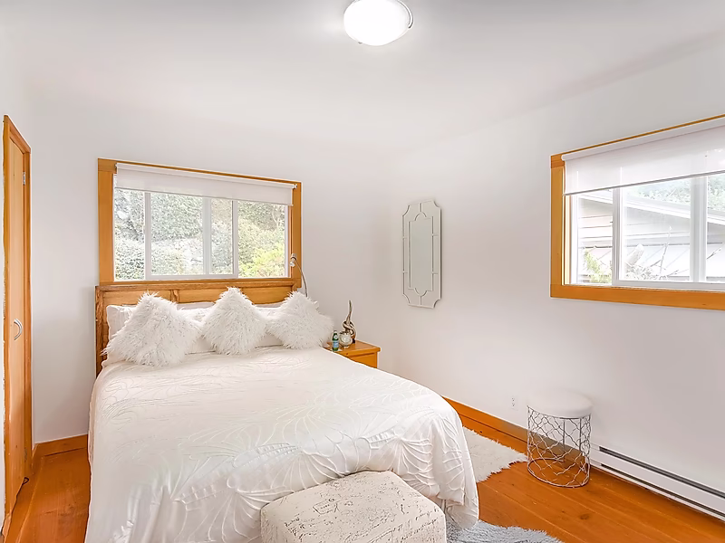 Exclusive 5BR Oceanfront Living in Vancouver, Canada - Photo 11