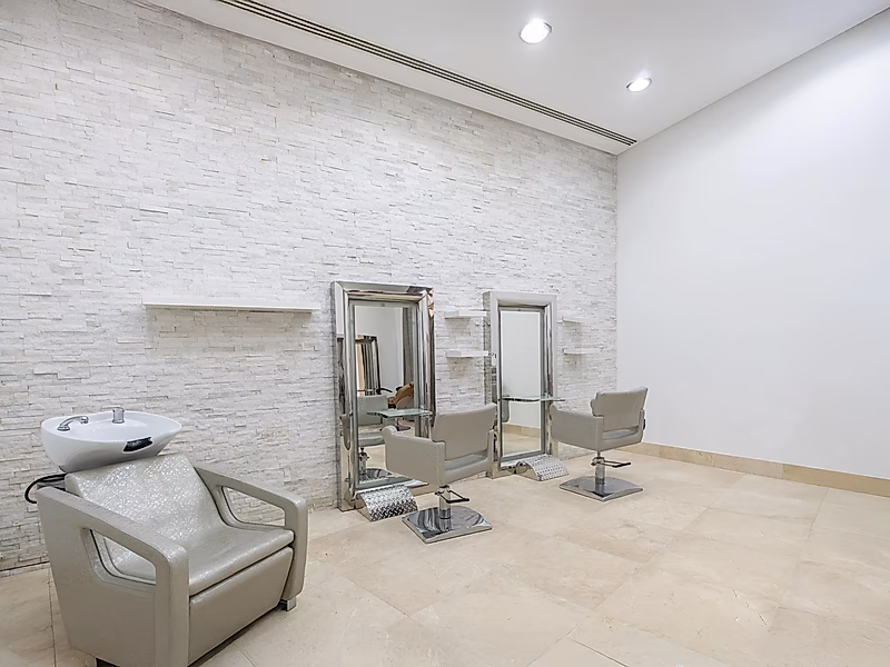 Luxury Salon in a 5-Star Hotel – West Bay - Photo 3