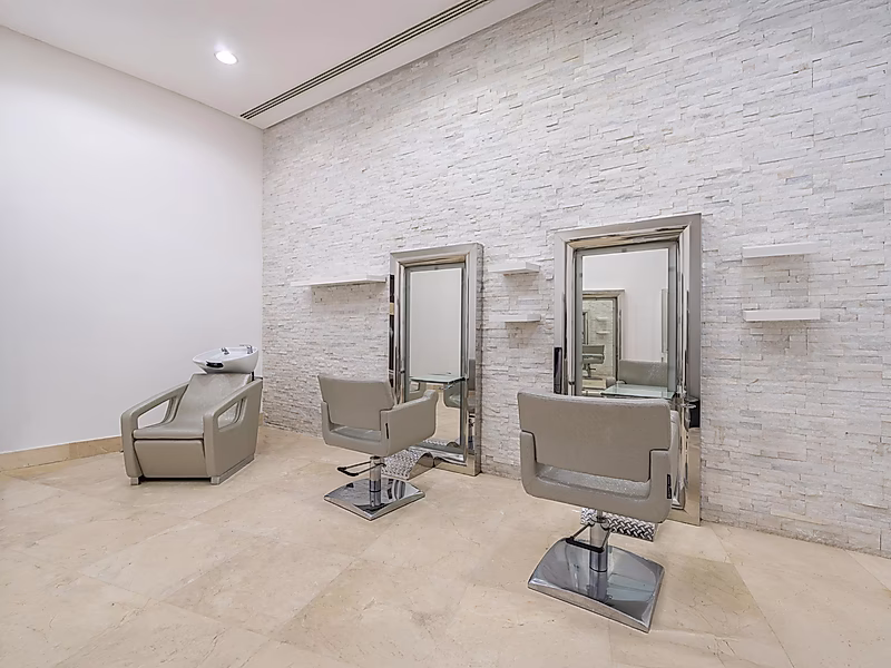 Luxury Salon in a 5-Star Hotel – West Bay - Photo 5