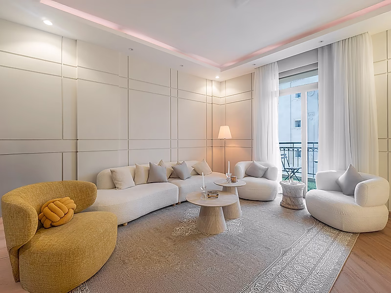 Unique 1-Bedroom Apartment with 2 Balconies | Fully Furnished & Renovated - Photo 2