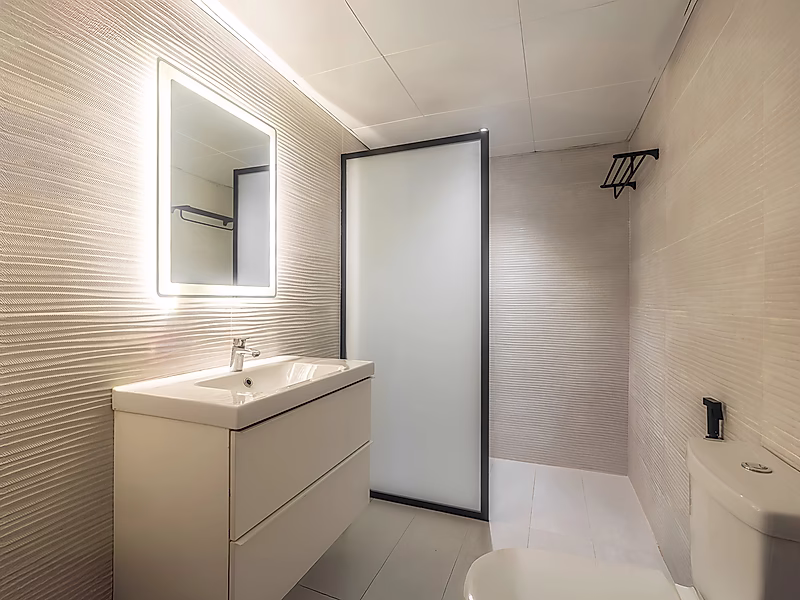 Unique 1-Bedroom Apartment with 2 Balconies | Fully Furnished & Renovated - Photo 6