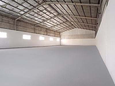 Vehicle Garage / Warehouse for Rent – Old Industrial Area – 800 sqm