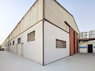 Vehicle Garage / Warehouse for Rent – Old Industrial Area – 800 sqm