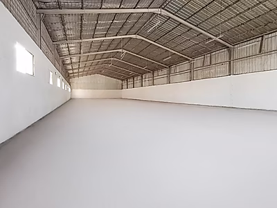 Vehicle Garage / Warehouse for Rent – Old Industrial Area – 800 sqm