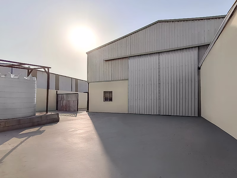 Warehouse for Rent – 600 sqm with Offices in Old Industrial Area - Photo 1