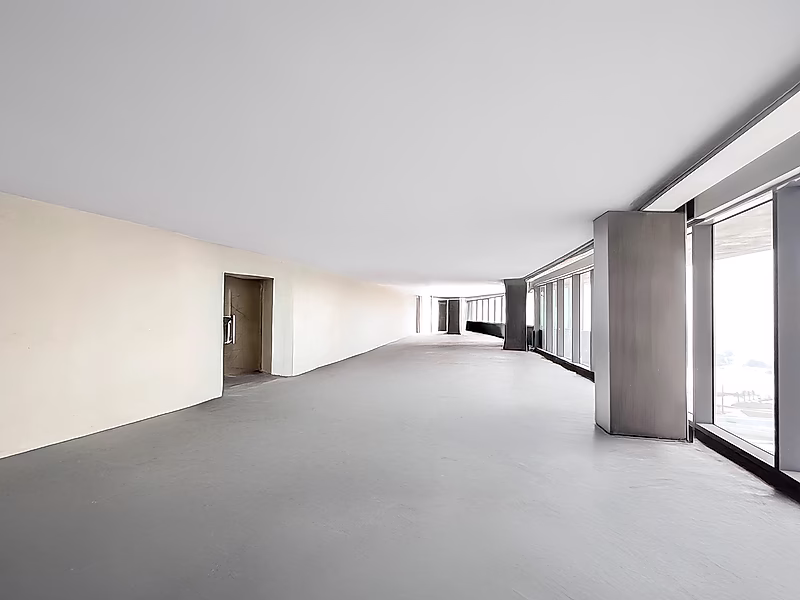 THE CROWN JEWEL OF LUSAIL BUSINESS 1,084 SQM Premium Shell & Core Office with 200 SQM Private Terrace - Photo 2