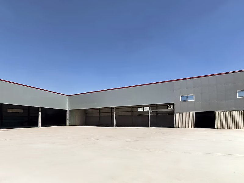 4,000 sqm Heavy Vehicle Garage for Rent in Birkat Al Awamer - Photo 1