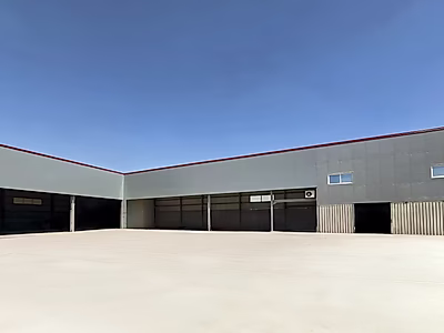 4,000 sqm Heavy Vehicle Garage for Rent in Birkat Al Awamer
