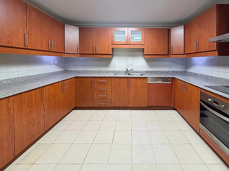 STUNNING MAINTAINED 2-BEDROOM APARTMENT | PORTO - Photo 8