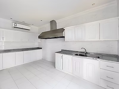 Villa for Sale | Prime Location – Matar Qadeem