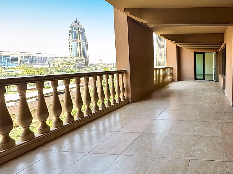 2 BEDROOM WITH BALCONY VIEW | FULLY FURNISHED | PORTO ARABIA - Photo 3