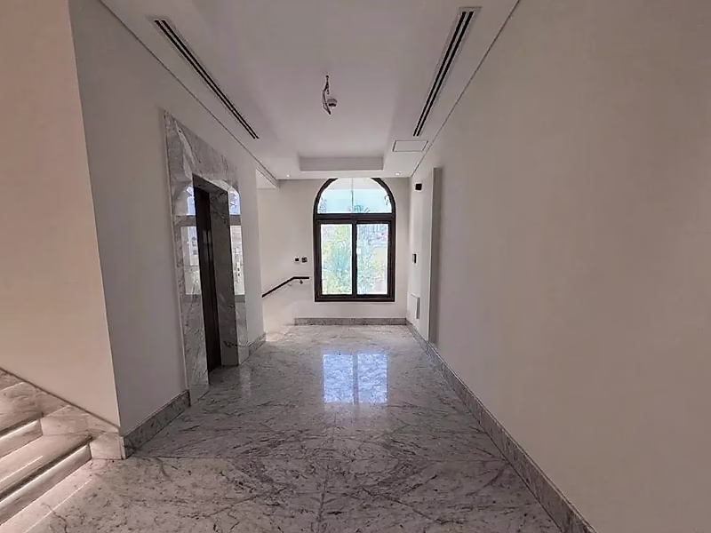 Ultra-Luxury 5BR+Maid Standalone Villa in The Pearl - Photo 13