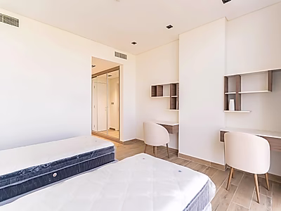 Luxury 2-Bedroom Apartment with Scenic Crescent Garden View
