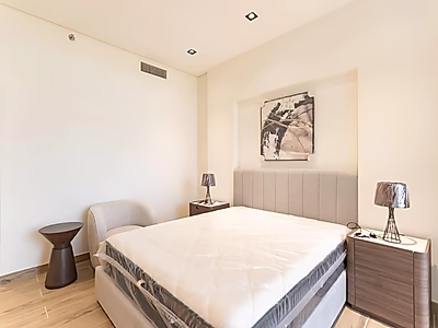 Luxury 2-Bedroom Apartment with Scenic Crescent Garden View