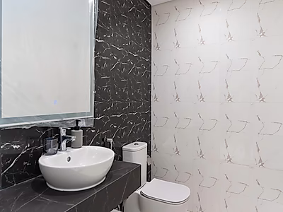 Luxury 2-Bedroom Apartment with Scenic Crescent Garden View
