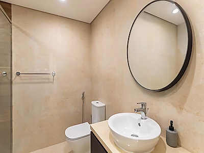 Luxury 2-Bedroom Apartment with Scenic Crescent Garden View
