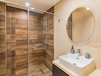 Luxury 2-Bedroom Apartment with Scenic Crescent Garden View