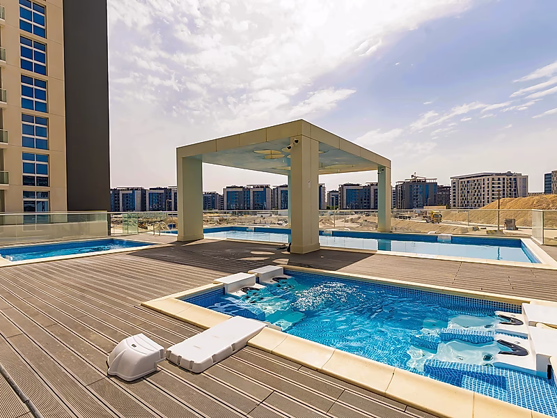 Luxury 2-Bedroom Apartment with Scenic Crescent Garden View - Photo 17