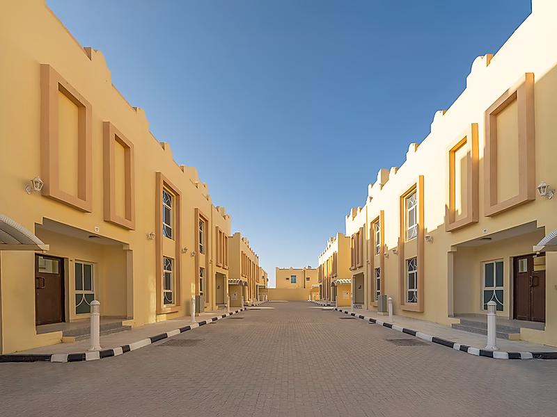 Premium Compound for Rent – 20 Unfurnished 6-Bedroom Villas with AC | Al Ruwais - Photo 2