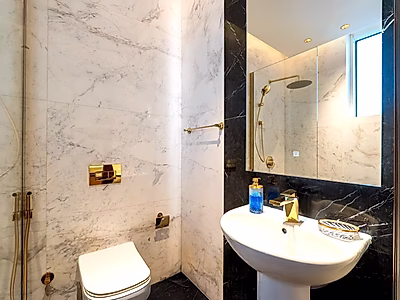 Ultra-Luxury Penthouse | 4BR+M | Title Deed | Lusail