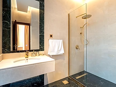 Extravagant 4BR Penthouse | Title Deed | Lusail